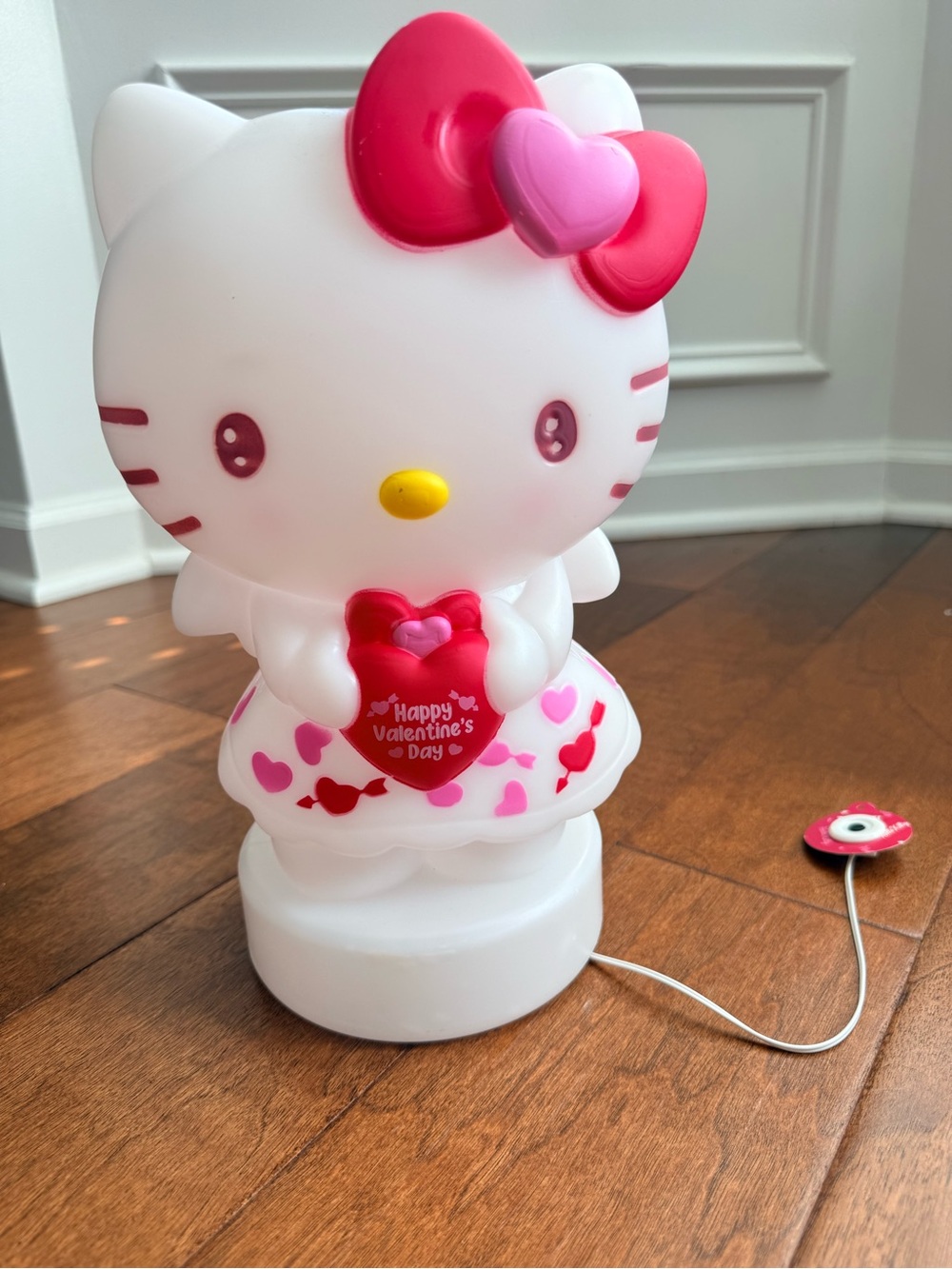 Sanrio Hello Kitty LED Table Lamp in White, Red & Pink